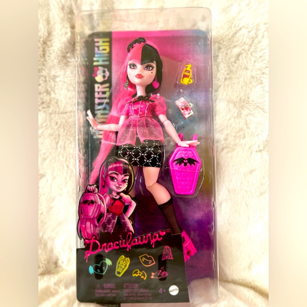 NIB Monster High doll Dracu Laura